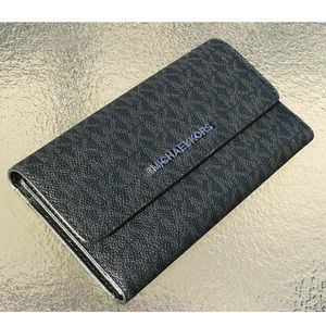Michael Kors Trifold Wallet Signture